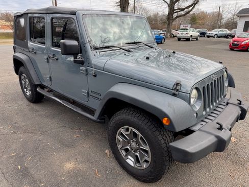 Used 2014 Jeep Wrangler Unlimited Sport image 5