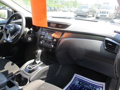 Used 2017 Nissan Rogue Sport S image 24