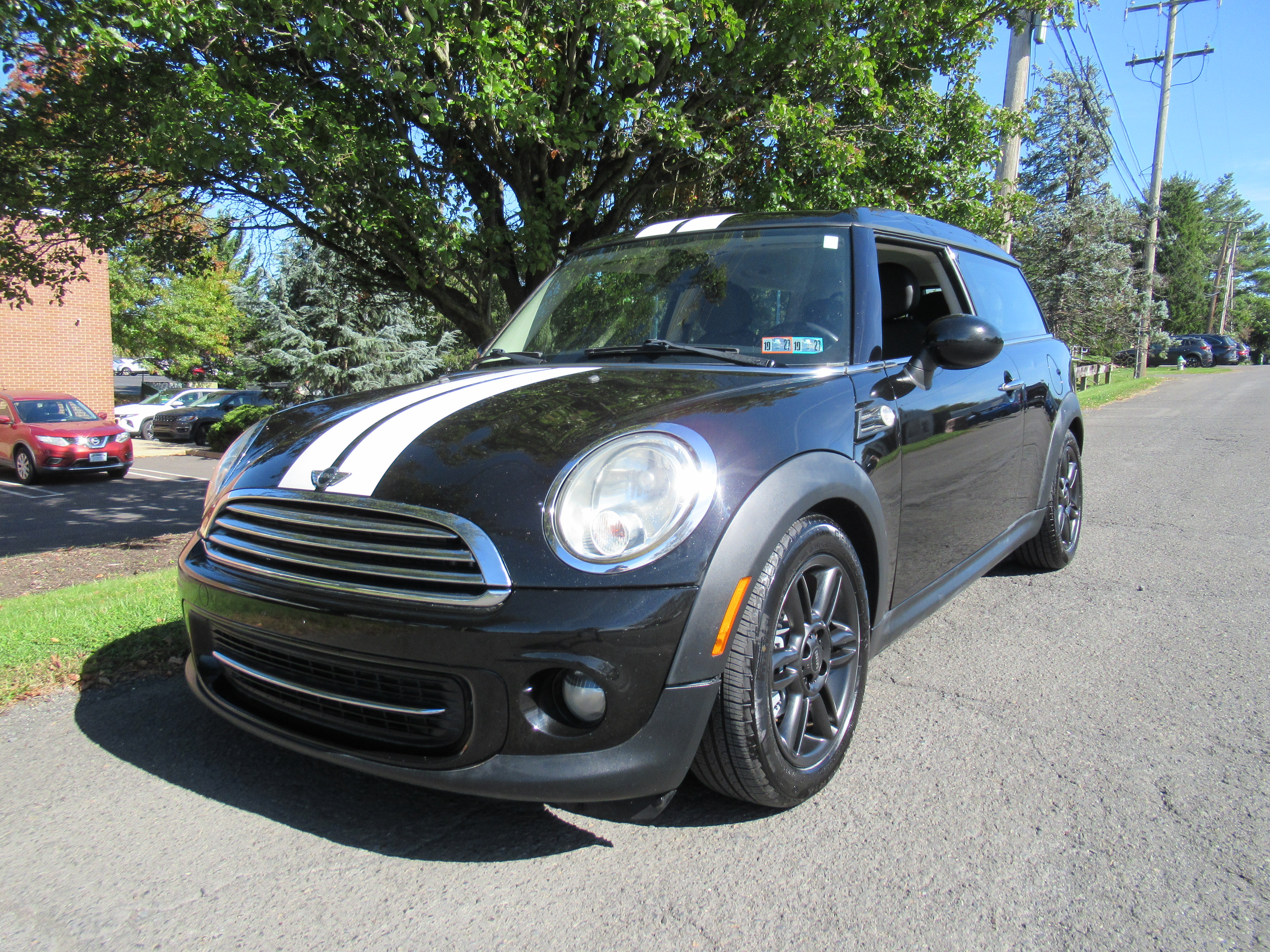 Used 2011 MINI Cooper Clubman FWD image 1