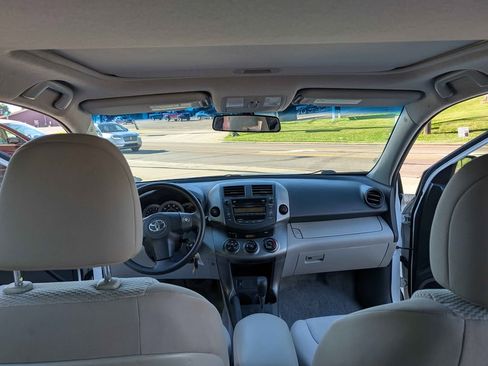 Used 2011 Toyota RAV4 4WD image 11