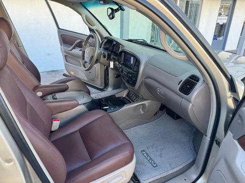 Used 2005 Toyota Sequoia SR5 image 29
