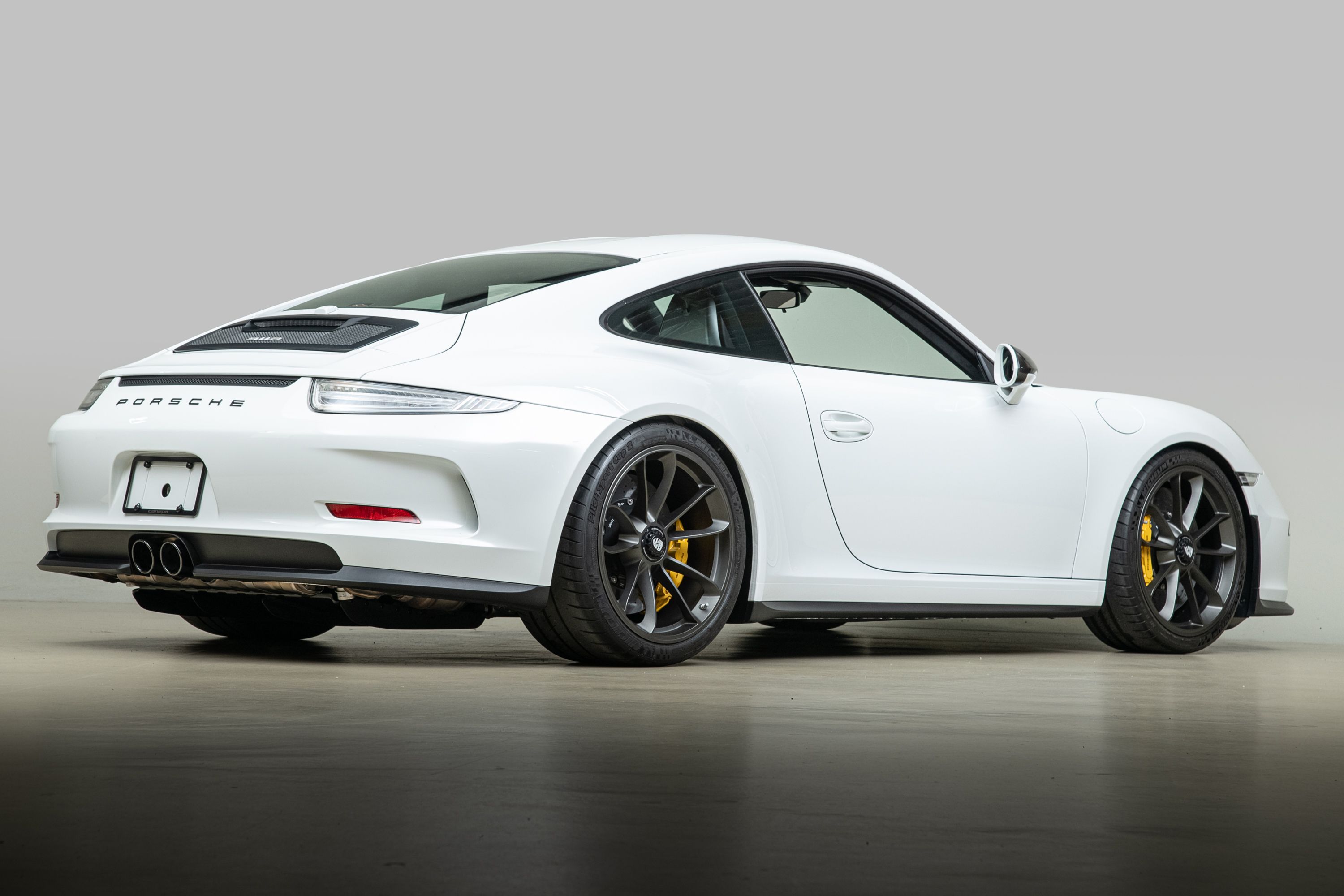 Used 2016 Porsche 911 R RWD image 60