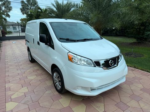 Used 2020 Nissan NV200 SV image 3