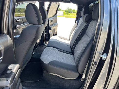 Used 2023 Toyota Tacoma TRD Sport image 17