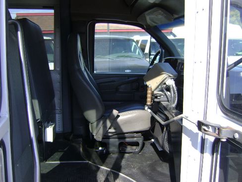 Used 2008 Chevrolet Express 3500 image 12