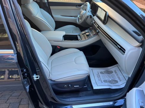 Used 2023 Hyundai Palisade Limited image 16