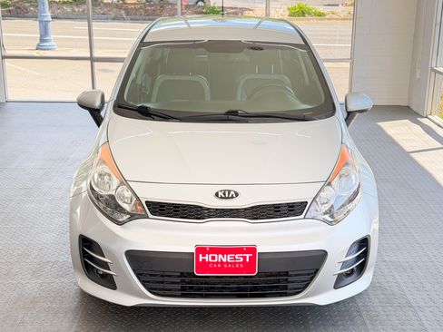 Used 2016 Kia Rio Hatchback FWD image 2