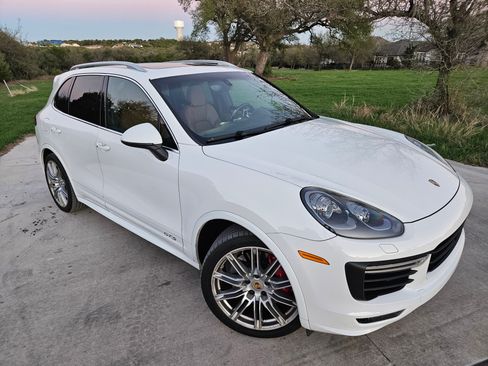 Used 2018 Porsche Cayenne GTS image 33