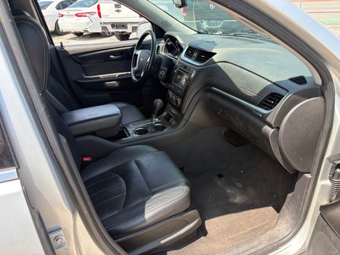 Used 2016 Chevrolet Traverse FWD LT w/ 2LT image 9