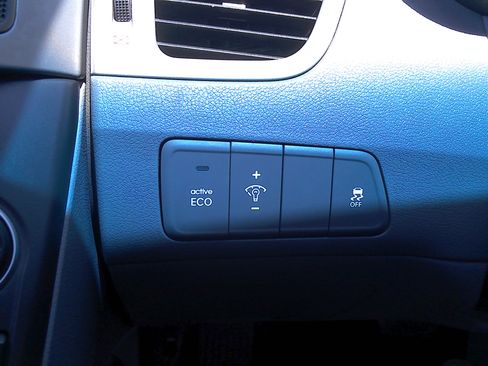 Used 2016 Hyundai Elantra SE FWD image 26