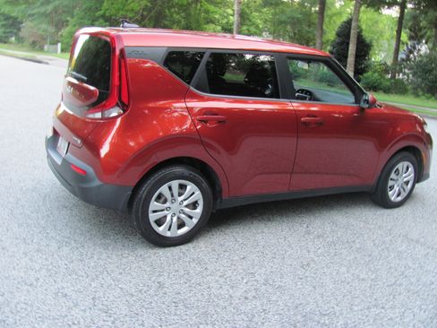 Used 2022 Kia Soul LX FWD image 6