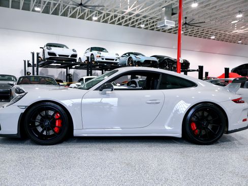 Used 2018 Porsche 911 GT3 RWD image 2
