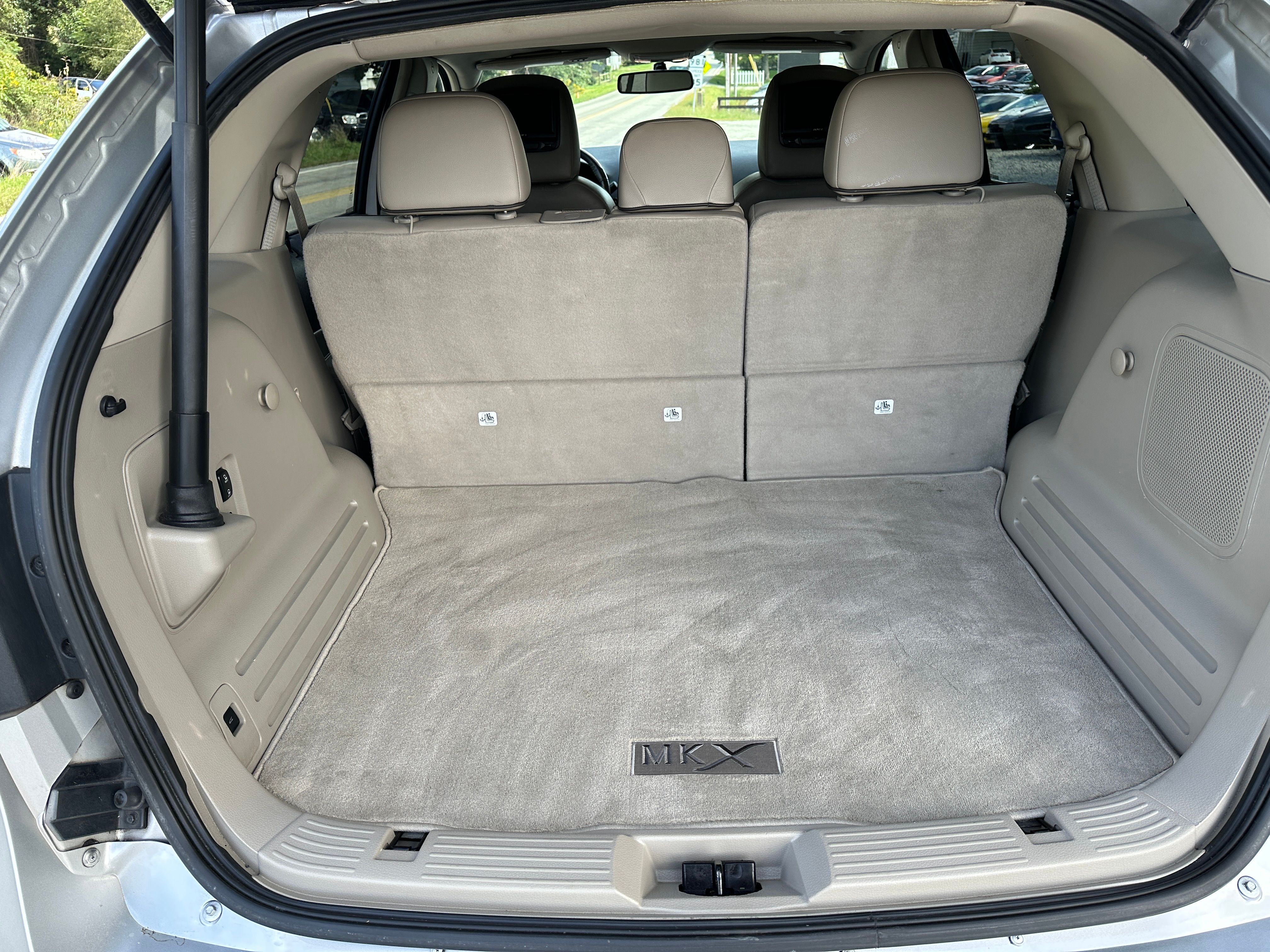 Used 2011 Lincoln MKX AWD image 19