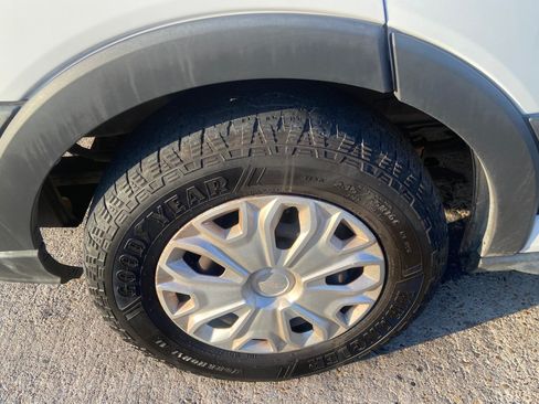 Used 2015 Ford Transit 150 XLT image 11