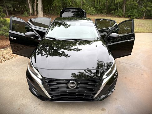 Used 2024 Nissan Altima 2.5 SV FWD image 3