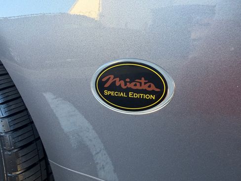 Used 2002 MAZDA MX-5 Miata LS RWD image 3