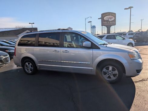 Used 2009 Dodge Grand Caravan SXT image 3