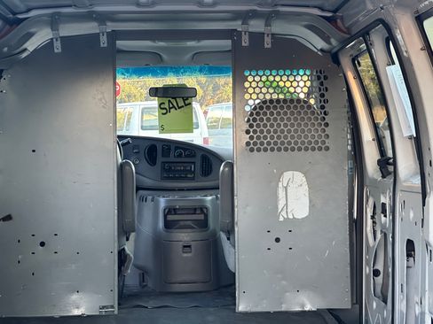 Used 2004 Ford E-350 and Econoline 350 XLT image 15