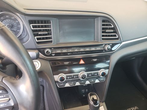 Used 2019 Hyundai Elantra SEL image 16