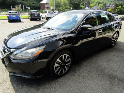 Used 2018 Nissan Altima SL FWD image 4