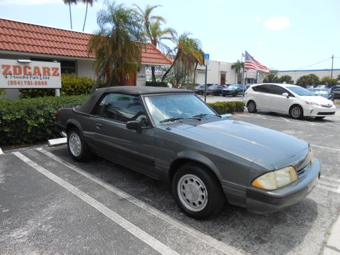 Used 1989 Ford Mustang LX RWD image 7