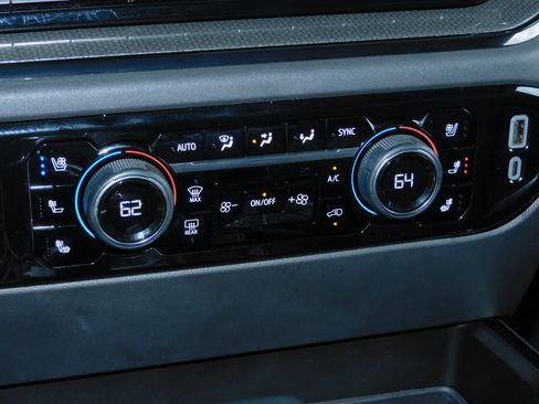 Used 2024 Chevrolet Silverado 1500 ZR2 image 3