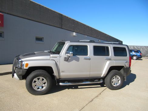Used 2006 HUMMER H3 Luxury image 3