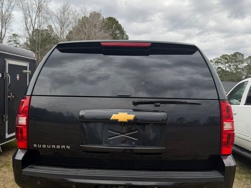 Used 2013 Chevrolet Suburban LT image 4