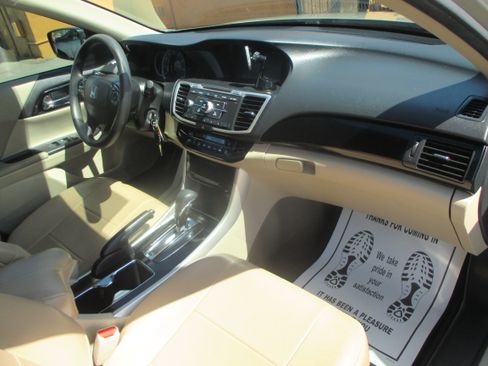 Used 2016 Honda Accord LX Sedan image 4