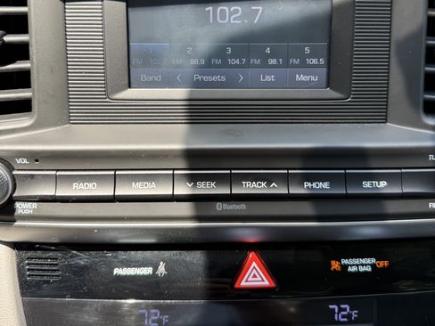 Used 2020 Hyundai Elantra SE Sedan FWD image 14