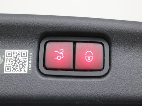 Used 2025 Mercedes-Benz C 300 image 16