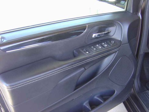 Used 2014 Dodge Grand Caravan SE image 7