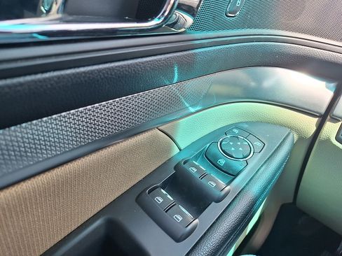 Used 2016 Ford Explorer image 12