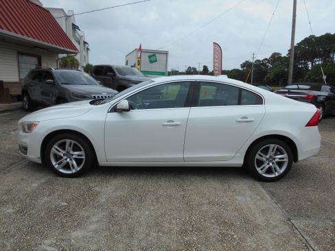Used 2015 Volvo S60 T5 Platinum FWD image 1