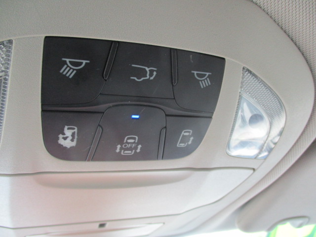 Used 2018 Chrysler Pacifica Touring-L FWD image 39