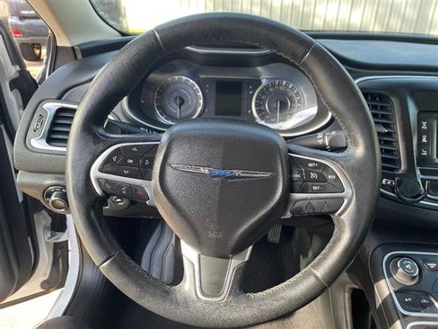 Used 2016 Chrysler 200 Limited image 9