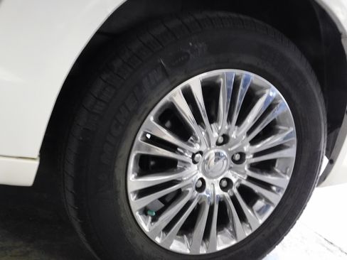 Used 2011 Chrysler Town & Country Limited image 20