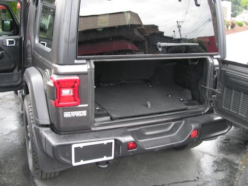 Used 2021 Jeep Wrangler Unlimited Sport S AWD/4WD image 9