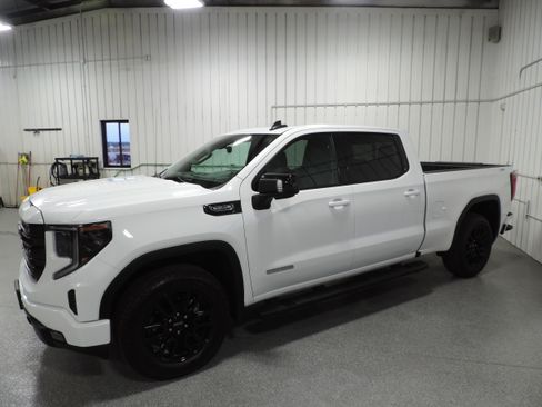 Used 2025 GMC Sierra 1500 Elevation image 3
