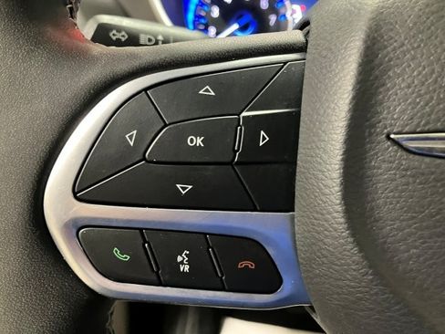 Used 2024 Chrysler Pacifica Touring-L image 14