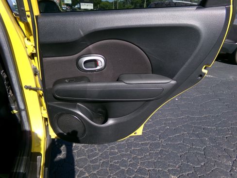 Used 2016 Kia Soul + FWD image 14