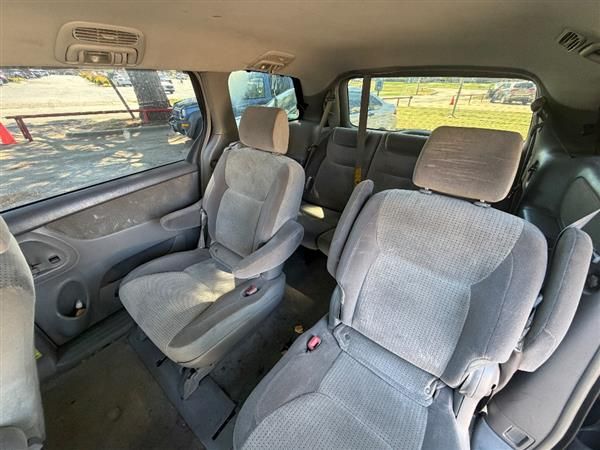 Used 2007 Toyota Sienna LE FWD Van 3.5L 6-Cyl image 4