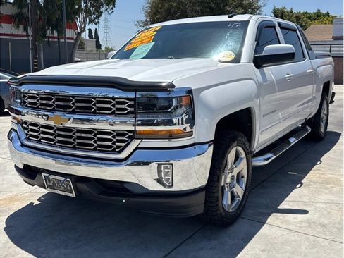 Used 2017 Chevrolet Silverado 1500 2WD Crew Cab LT image 3
