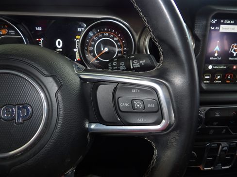 Used 2021 Jeep Wrangler 4WD Unlimited Sahara image 29