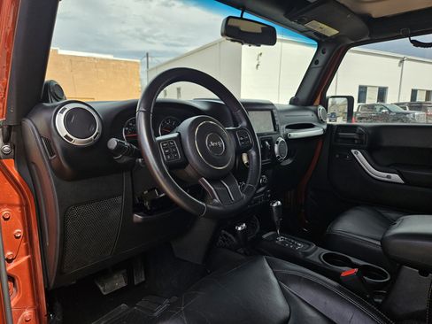 Used 2014 Jeep Wrangler Unlimited Sahara image 13