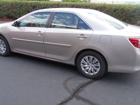 Used 2013 Toyota Camry LE FWD image 13