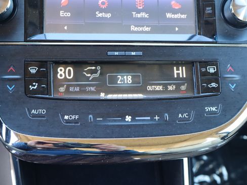 Used 2015 Toyota Avalon Limited image 29