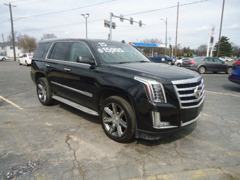 Used 2015 Cadillac Escalade Luxury image 10