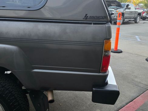 Used 1988 Toyota Pickup Deluxe image 24