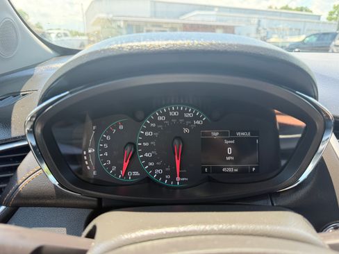 Used 2022 Chevrolet Trax FWD LT w/ 1LT image 9